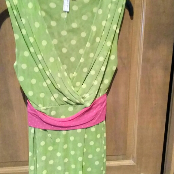 Green and white polka dot wrap top with pink belt - Picture 1 of 4
